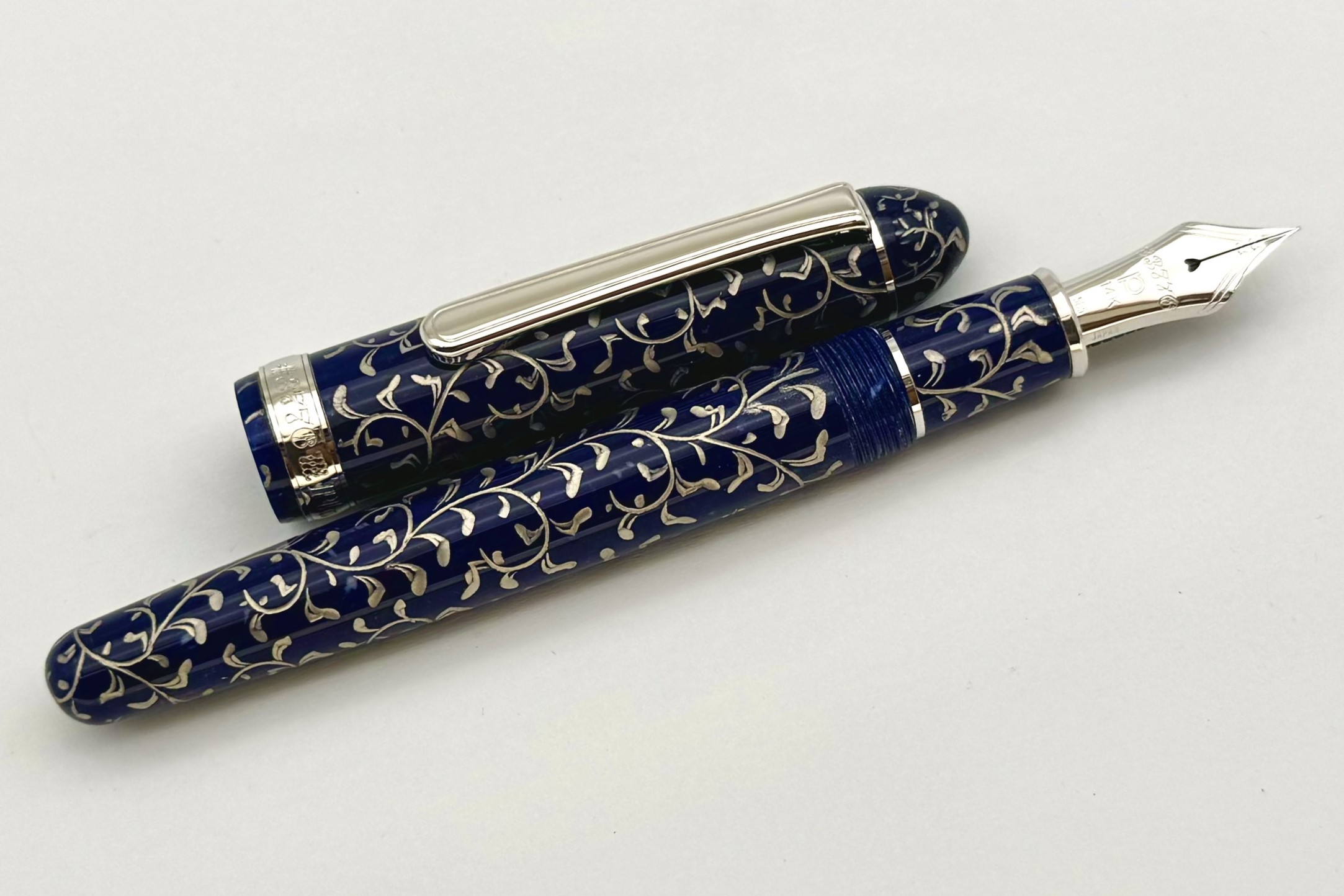 Platinum3776CenturyCelluloidChinkinKarakusaBlueRhodiumTrimFP_E